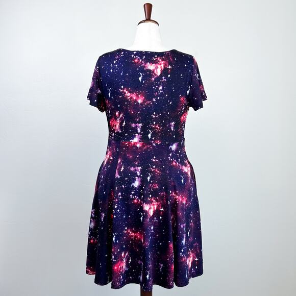 Torrid Galaxy Space Sweetheart Neckline Short Sleeve Purple Dress - Picture 6 of 8